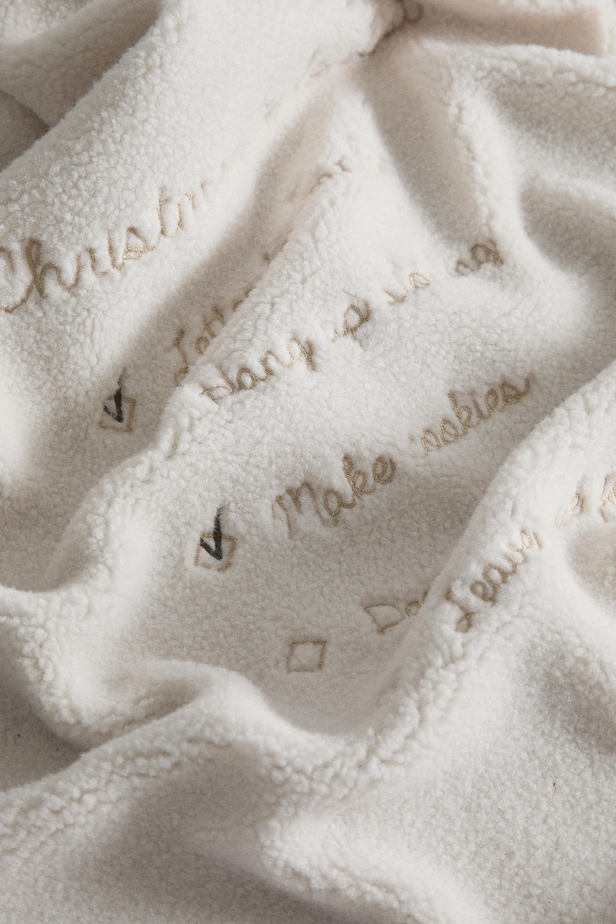 CHILDREN'S FLEECE CHRISTMAS BLANKET WITH FRINGING CHRISTMAS LIST